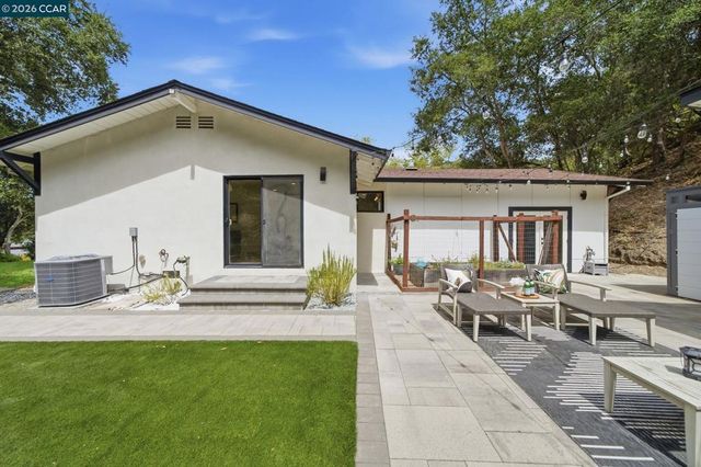 9 Easton Ct, Orinda, CA 94563