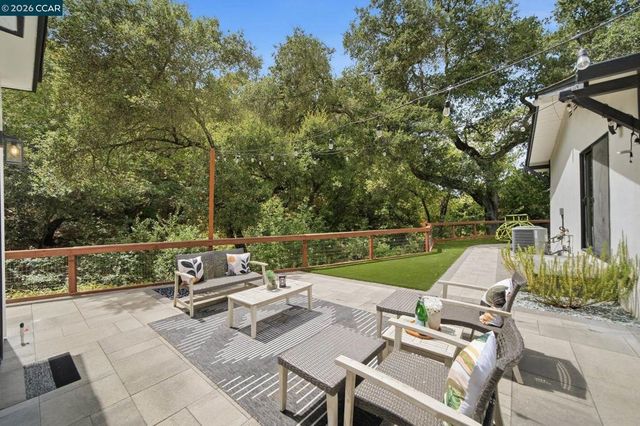 9 Easton Ct, Orinda, CA 94563