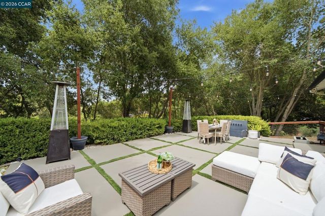 9 Easton Ct, Orinda, CA 94563