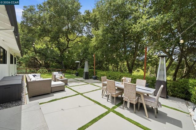 9 Easton Ct, Orinda, CA 94563