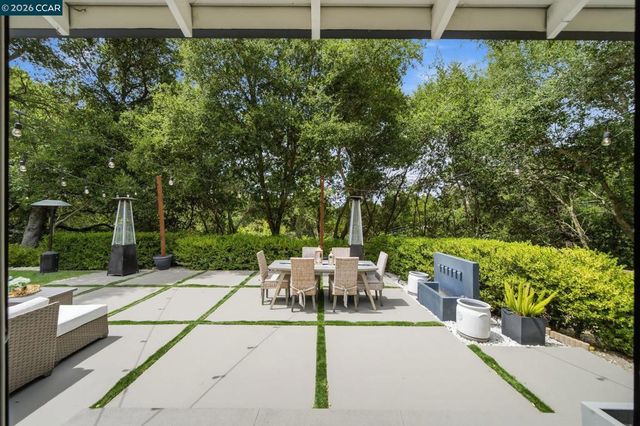 9 Easton Ct, Orinda, CA 94563