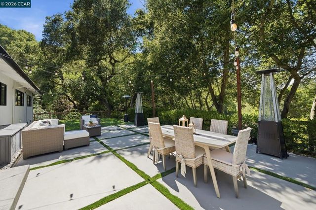 9 Easton Ct, Orinda, CA 94563