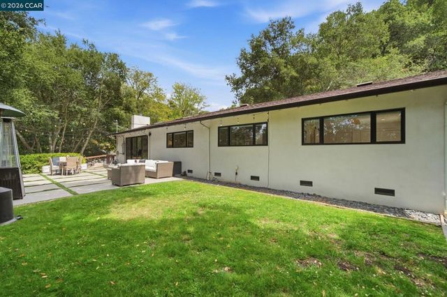 9 Easton Ct, Orinda, CA 94563