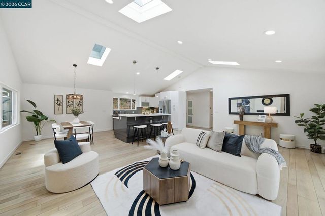 9 Easton Ct, Orinda, CA 94563