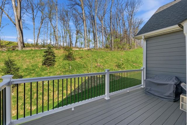 102 Curtis Dr, Pine Twp, PA 15090