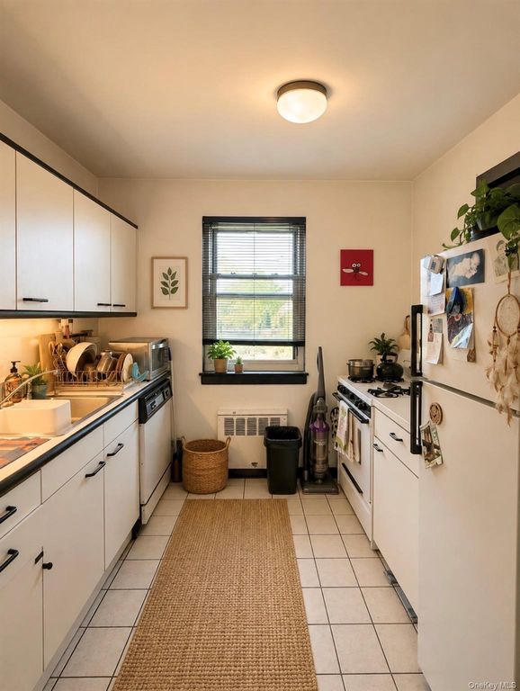6823 150 Street B, Flushing, NY 11367 — photo 5