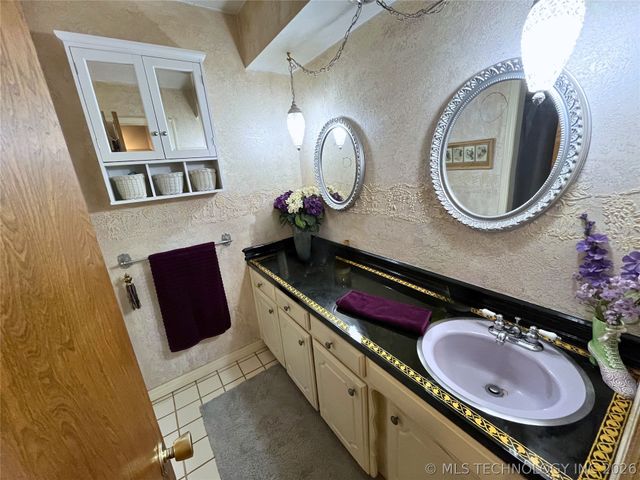 1544 Grandview, Ardmore, OK 73401