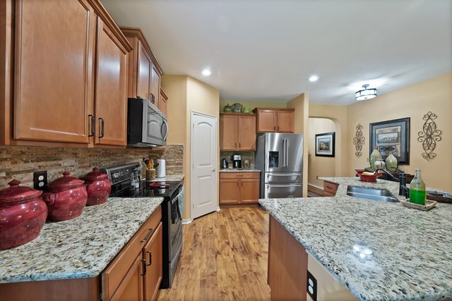 7064 Seton Hall Drive, Fort Worth, TX 76120