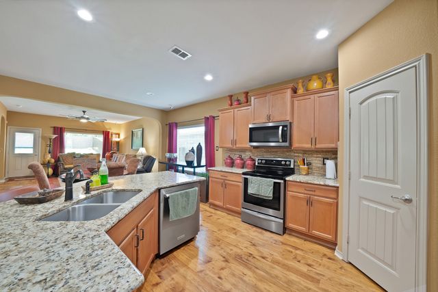 7064 Seton Hall Drive, Fort Worth, TX 76120