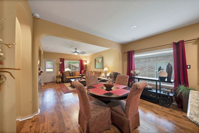 7064 Seton Hall Drive, Fort Worth, TX 76120