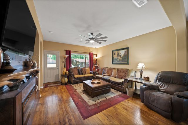 7064 Seton Hall Drive, Fort Worth, TX 76120