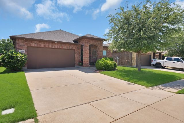 7064 Seton Hall Drive, Fort Worth, TX 76120