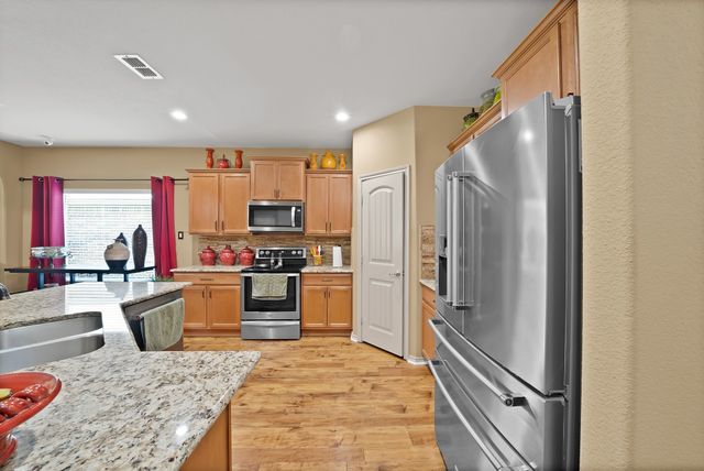 7064 Seton Hall Drive, Fort Worth, TX 76120