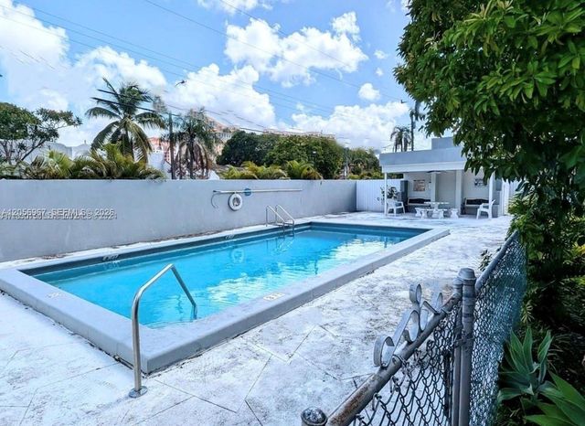 3607 SW 17th St 3607, Miami, FL 33145