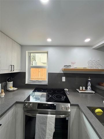 3607 SW 17th St 3607, Miami, FL 33145