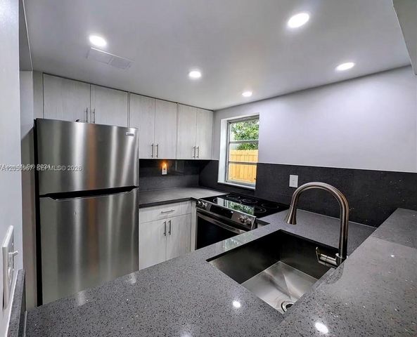 3607 SW 17th St 3607, Miami, FL 33145