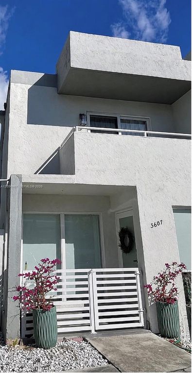 3607 SW 17th St 3607, Miami, FL 33145