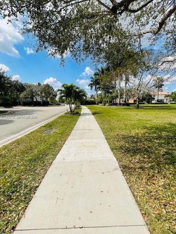 10620 NW 56th Ct, Coral Springs, FL 33076