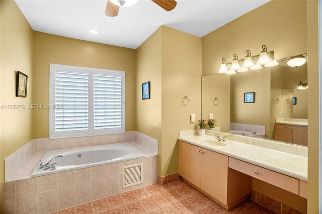 10620 NW 56th Ct, Coral Springs, FL 33076