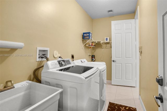 10620 NW 56th Ct, Coral Springs, FL 33076