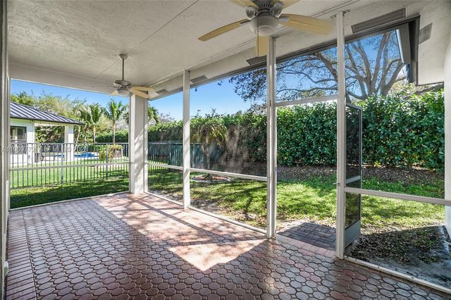 10620 NW 56th Ct, Coral Springs, FL 33076