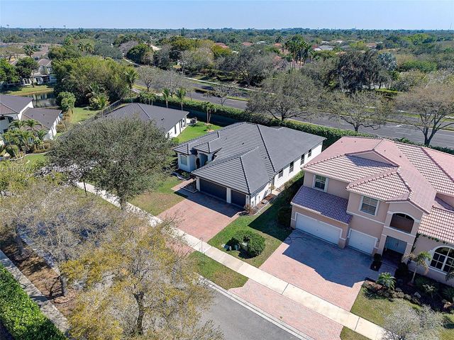 10620 NW 56th Ct, Coral Springs, FL 33076