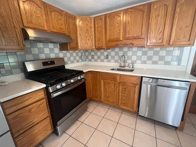 52 Smoke Rise Cir, Swansea, MA 02777