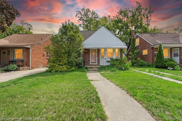 23240 Forest Street, Oak Park, MI 48237