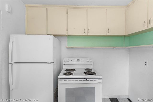 23240 Forest Street, Oak Park, MI 48237