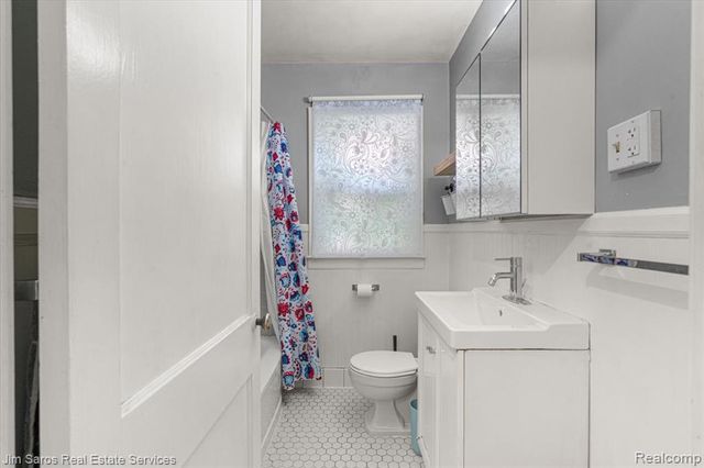 23240 Forest Street, Oak Park, MI 48237