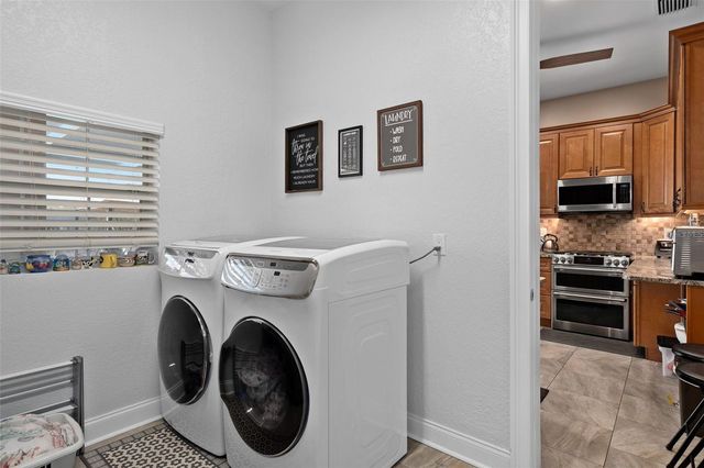 9057 BALMORAL MEWS SQUARE, Windermere, FL 34786