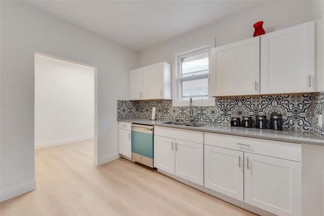 1205 W Arlington Avenue, Fort Worth, TX 76110