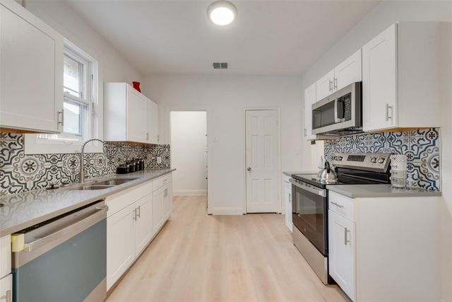 1205 W Arlington Avenue, Fort Worth, TX 76110