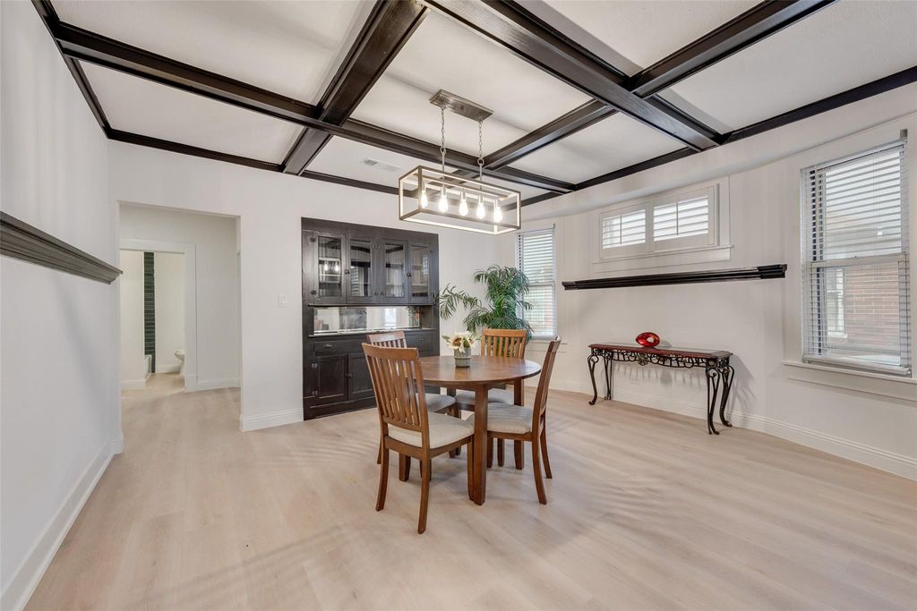 1205 W Arlington Avenue, Fort Worth, TX 76110