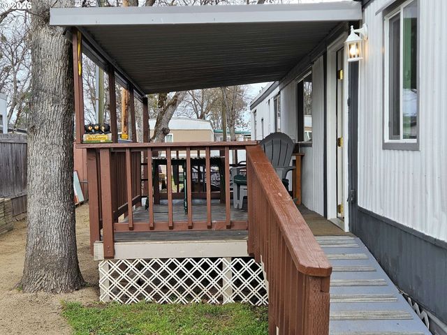 380 W GREGORY Rd 1, Central Point, OR 97502