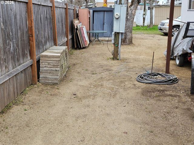 380 W GREGORY Rd 1, Central Point, OR 97502