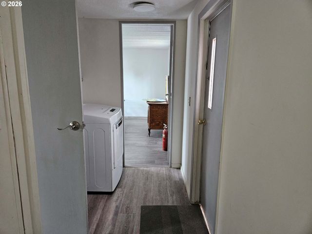 380 W GREGORY Rd 1, Central Point, OR 97502