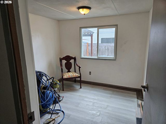 380 W GREGORY Rd 1, Central Point, OR 97502