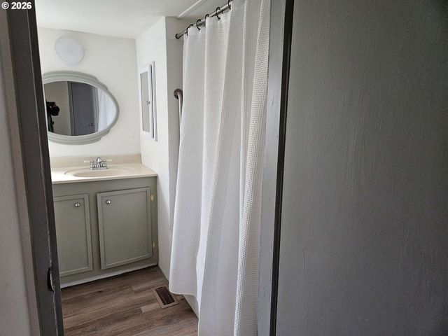 380 W GREGORY Rd 1, Central Point, OR 97502