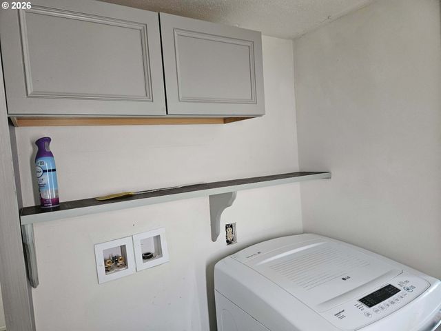 380 W GREGORY Rd 1, Central Point, OR 97502