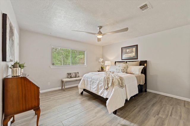 12118 Quail Hollow Lane, Pinehurst, TX 77362