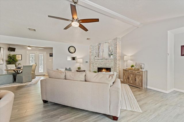 12118 Quail Hollow Lane, Pinehurst, TX 77362