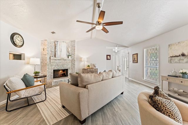 12118 Quail Hollow Lane, Pinehurst, TX 77362