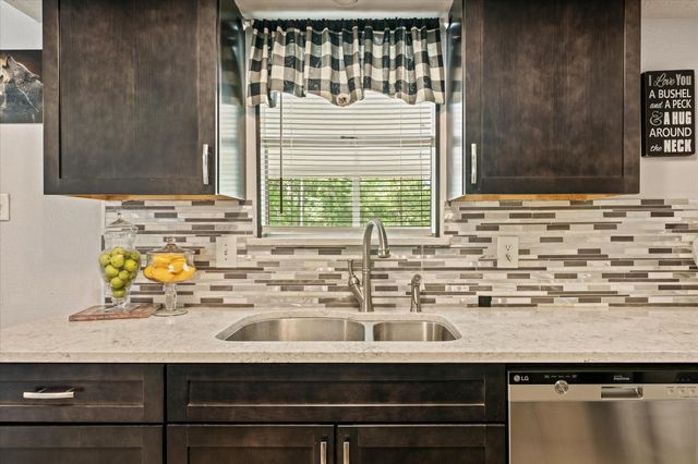 12118 Quail Hollow Lane, Pinehurst, TX 77362