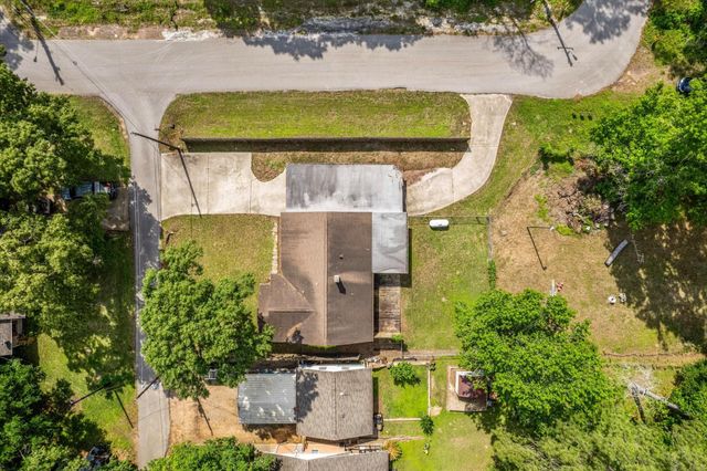 12118 Quail Hollow Lane, Pinehurst, TX 77362