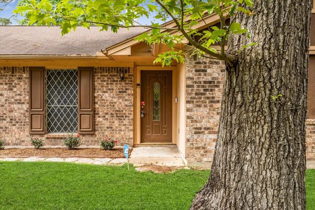 12118 Quail Hollow Lane, Pinehurst, TX 77362