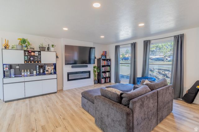 5813 S MAIN POINT BLVD, South Ogden, UT 84405