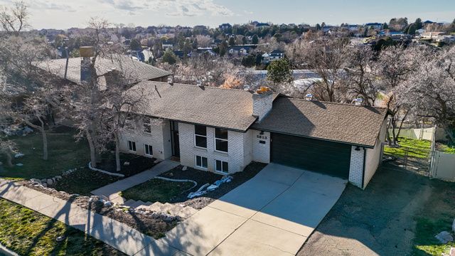 5813 S MAIN POINT BLVD, South Ogden, UT 84405