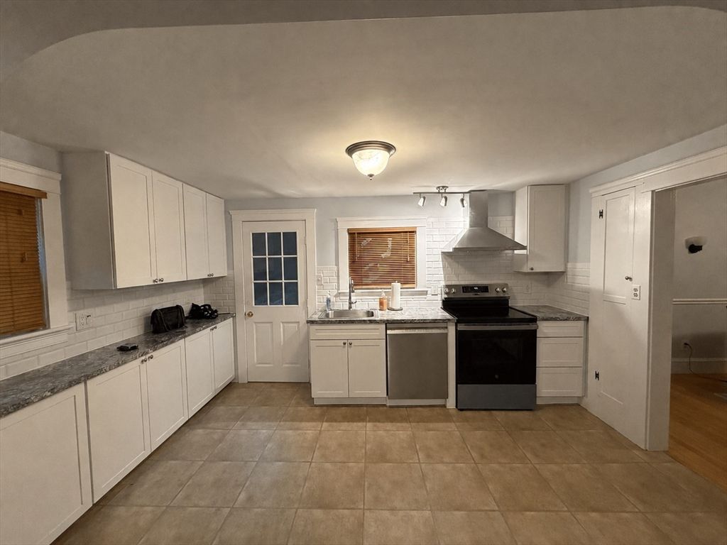 21 Dennis St 1, Attleboro, MA 02703
