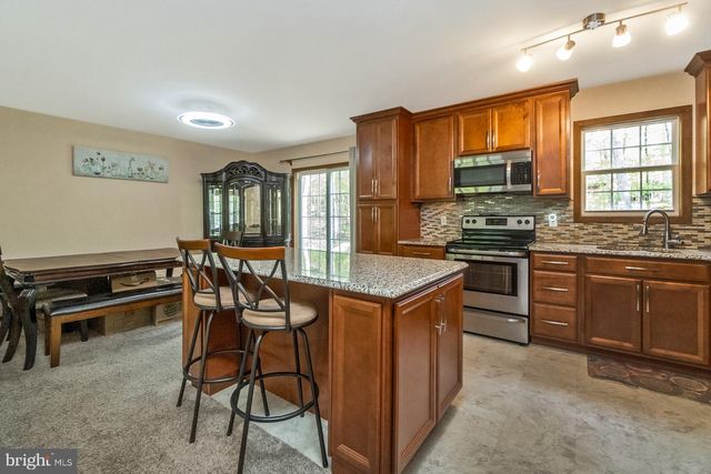 276 SPICEBUSH DR, East Stroudsburg, PA 18301